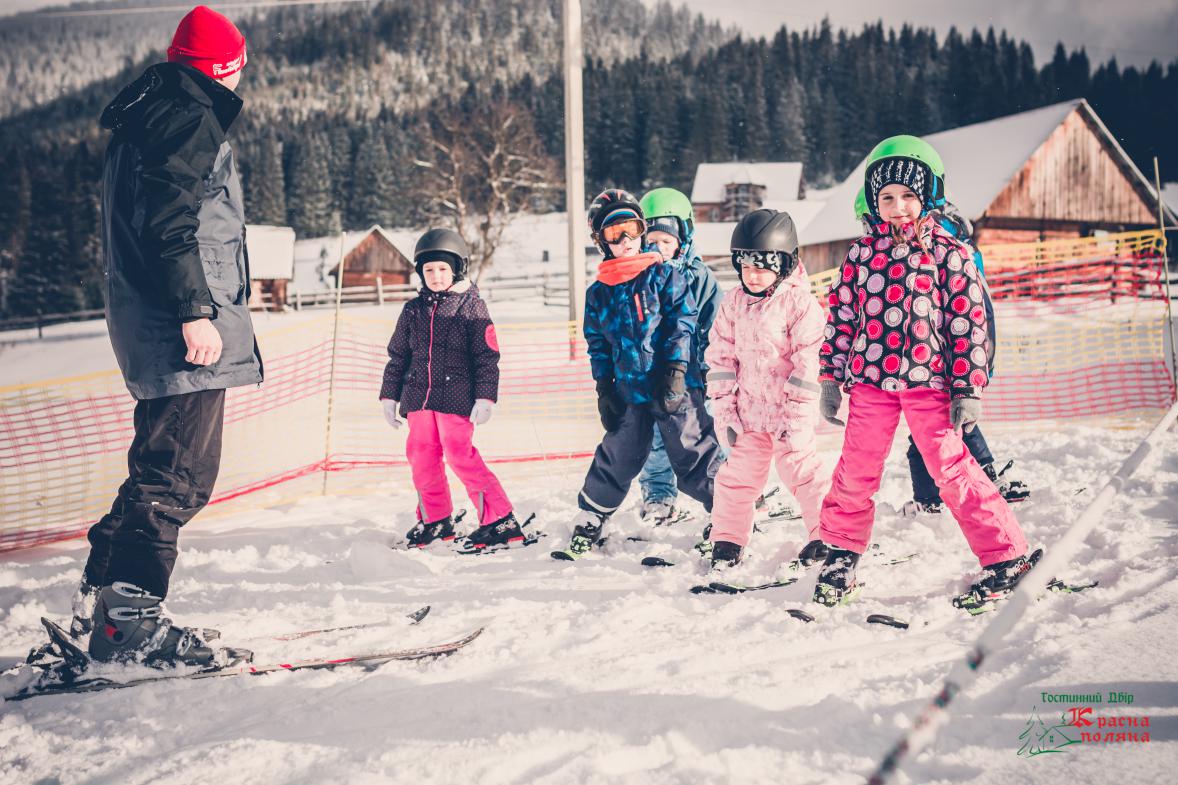 обучение катанию на лыжах