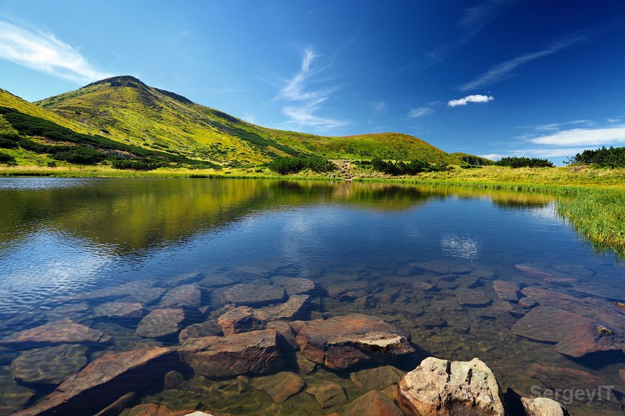 Карпатское озеро Неистовое